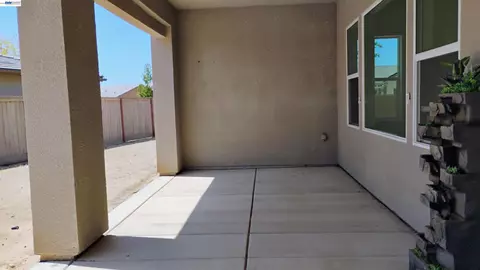 Exterior - 965 Beaver Pond Loop, Madera, CA 93636 photo 5 of 11