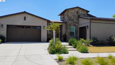 Exterior - 965 Beaver Pond Loop, Madera, CA 93636 photo 2 of 11