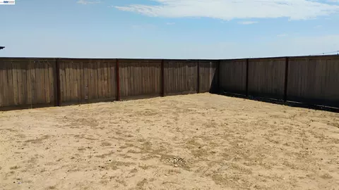 Exterior - 965 Beaver Pond Loop, Madera, CA 93636 photo 7 of 11