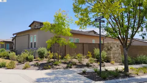 Exterior - 965 Beaver Pond Loop, Madera, CA 93636 photo 4 of 11