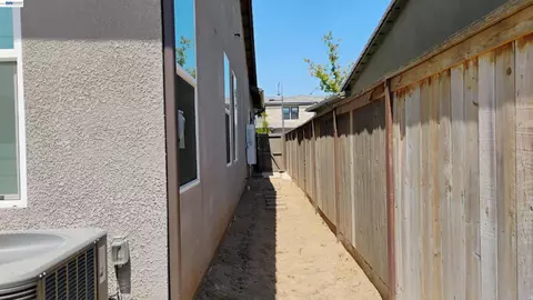 Exterior - 965 Beaver Pond Loop, Madera, CA 93636 photo 9 of 11