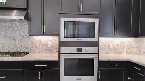 Kitchen - 965 Beaver Pond Loop, Madera, CA 93636 photo 4 of 4