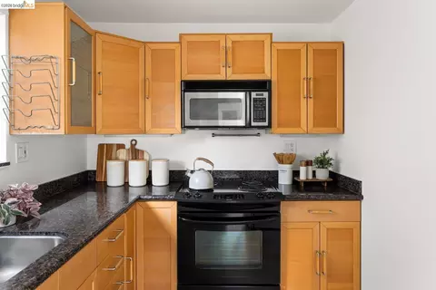 Kitchen - 2614 Warring St #9, Berkeley, CA 94704 photo 2 of 2