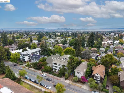 View/Area - 2614 Warring St #9, Berkeley, CA 94704 photo 2 of 5