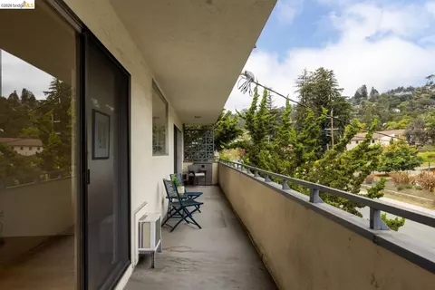 Exterior - 2614 Warring St #9, Berkeley, CA 94704 photo 4 of 9