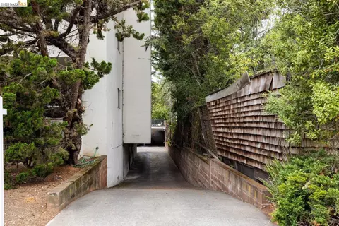 Exterior - 2614 Warring St #9, Berkeley, CA 94704 photo 5 of 9