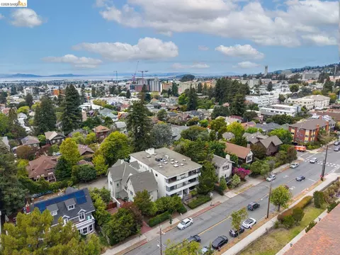 View/Area - 2614 Warring St #9, Berkeley, CA 94704 photo 3 of 5