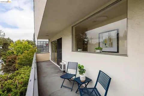 Exterior - 2614 Warring St #9, Berkeley, CA 94704 photo 2 of 9
