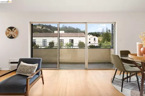 Living - 2614 Warring St #9, Berkeley, CA 94704 photo 3 of 3