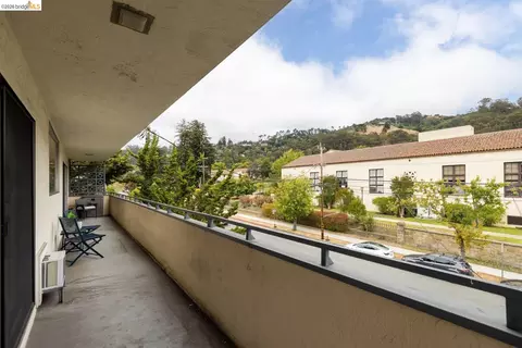 Exterior - 2614 Warring St #9, Berkeley, CA 94704 photo 3 of 9