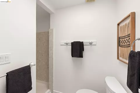 Bath - 2614 Warring St #9, Berkeley, CA 94704 photo 2 of 3