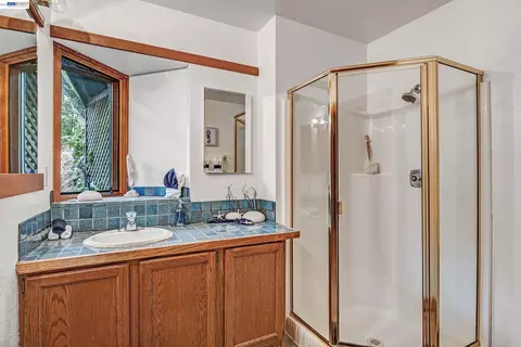 Bath - 7360 Claremont Ave, Berkeley, CA 94705 photo 2 of 4