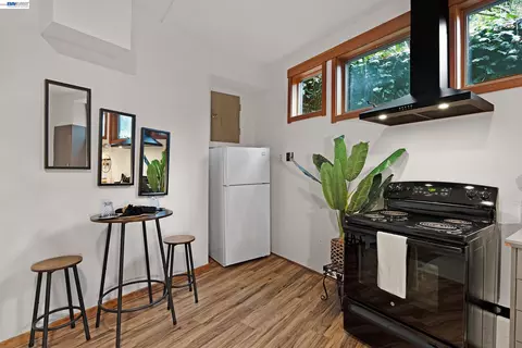 Kitchen - 7360 Claremont Ave, Berkeley, CA 94705 photo 3 of 4