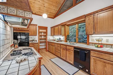 Kitchen - 7360 Claremont Ave, Berkeley, CA 94705 photo 1 of 4