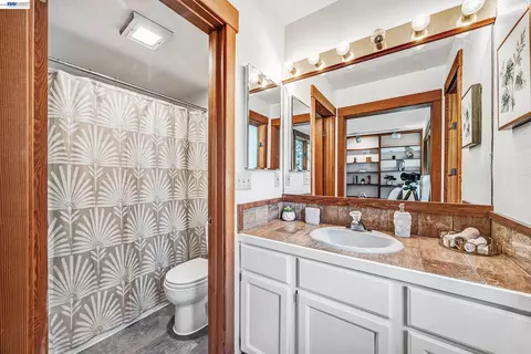 Bath - 7360 Claremont Ave, Berkeley, CA 94705 photo 3 of 4