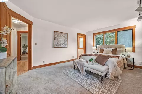 Bedroom - 7360 Claremont Ave, Berkeley, CA 94705 photo 5 of 7
