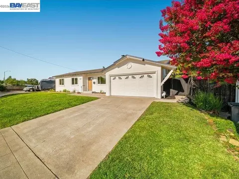 Exterior - 7654 Brighton Dr, Dublin, CA 94568 photo 10 of 12