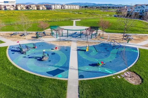 View/Area - 3063 Ridgefield Ct, Dublin, CA 94568 photo 1 of 17