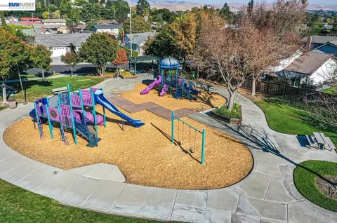View/Area - 3063 Ridgefield Ct, Dublin, CA 94568 photo 9 of 17
