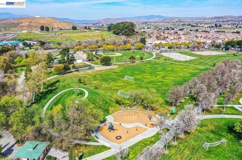View/Area - 3063 Ridgefield Ct, Dublin, CA 94568 photo 12 of 17