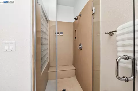 Bath - 3063 Ridgefield Ct, Dublin, CA 94568 photo 5 of 9