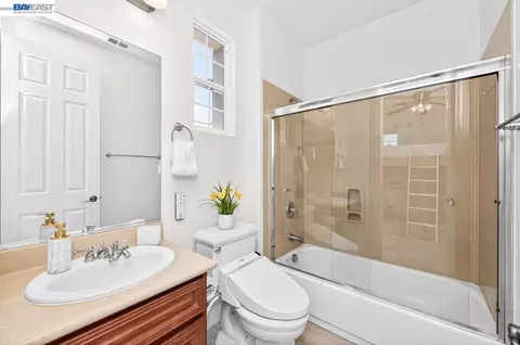 Bath - 3063 Ridgefield Ct, Dublin, CA 94568 photo 4 of 5