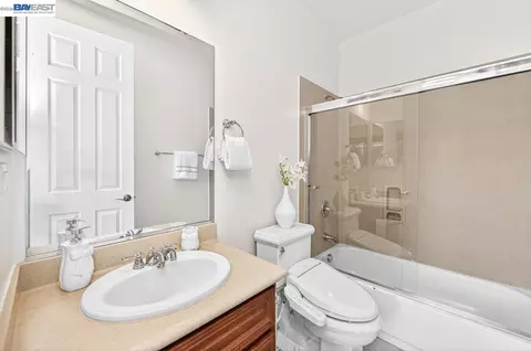 Bath - 3063 Ridgefield Ct, Dublin, CA 94568 photo 5 of 5