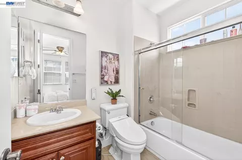 Bath - 3063 Ridgefield Ct, Dublin, CA 94568 photo 6 of 9