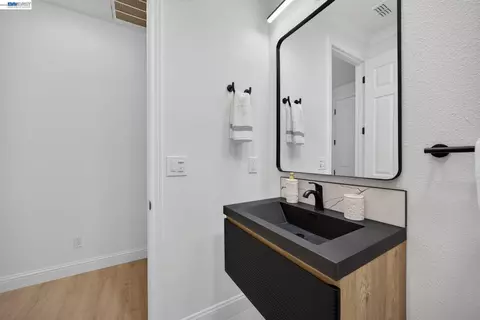 Bath - 3063 Ridgefield Ct, Dublin, CA 94568 photo 3 of 9
