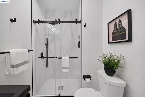 Bath - 3063 Ridgefield Ct, Dublin, CA 94568 photo 2 of 9