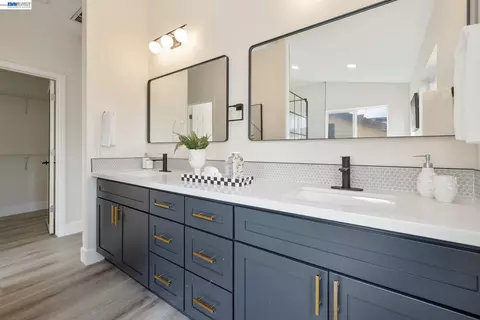 Bath - 5089 Winterbrook Ave, Dublin, CA 94568 photo 3 of 5