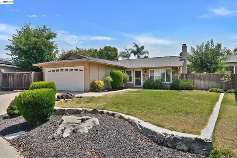 555 Teal Ct, Livermore, CA 94551