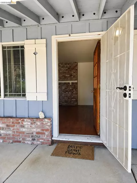Entry Way - 1480 Delwood St, Vallejo, CA 94591 photo 1 of 2