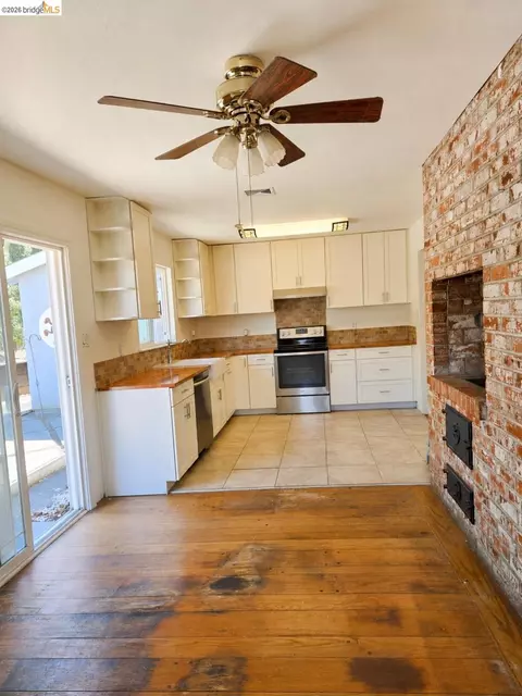 Kitchen - 1480 Delwood St, Vallejo, CA 94591 photo 1 of 2