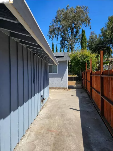 Exterior - 1480 Delwood St, Vallejo, CA 94591 photo 5 of 7