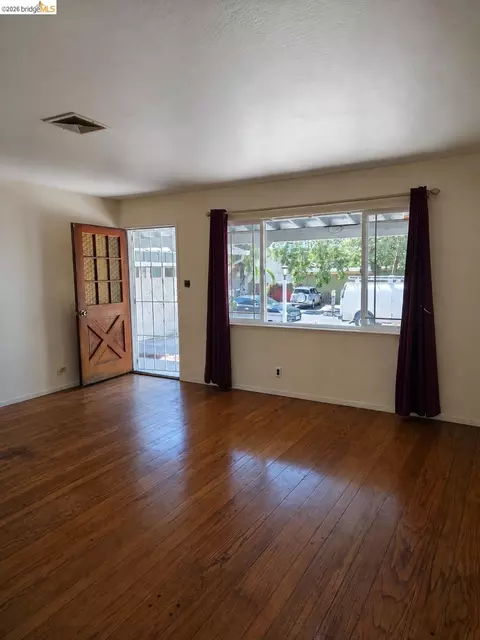 Living - 1480 Delwood St, Vallejo, CA 94591 photo 1 of 4