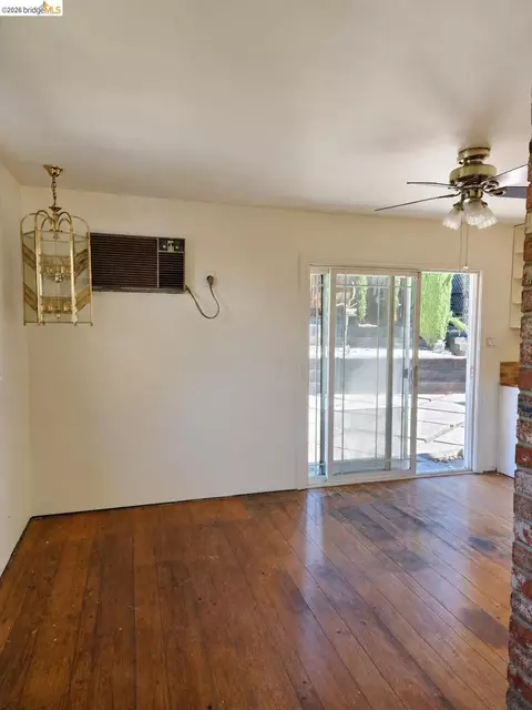 Living - 1480 Delwood St, Vallejo, CA 94591 photo 3 of 4