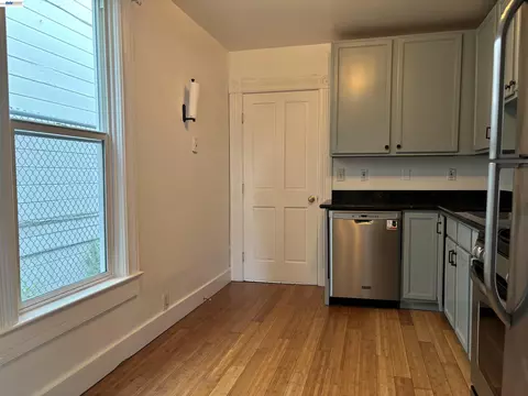 Kitchen - 1221 Campbell, Oakland, CA 94607 photo 4 of 5