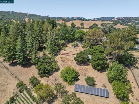 View/Area - 834 Carter Acres Ln, Martinez, CA 94553 photo 9 of 10