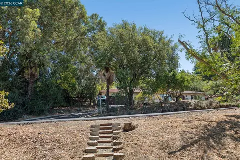 Exterior - 834 Carter Acres Ln, Martinez, CA 94553 photo 16 of 17