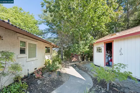 Exterior - 834 Carter Acres Ln, Martinez, CA 94553 photo 4 of 17