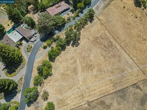 View/Area - 834 Carter Acres Ln, Martinez, CA 94553 photo 3 of 10