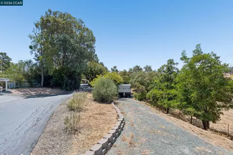 Exterior - 834 Carter Acres Ln, Martinez, CA 94553 photo 10 of 17