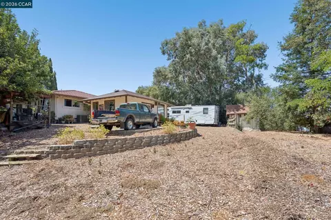 Exterior - 834 Carter Acres Ln, Martinez, CA 94553 photo 6 of 17