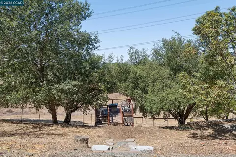 Exterior - 834 Carter Acres Ln, Martinez, CA 94553 photo 11 of 17