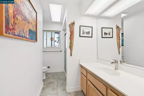 Bath - 834 Carter Acres Ln, Martinez, CA 94553 photo 2 of 3