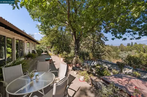 Exterior - 834 Carter Acres Ln, Martinez, CA 94553 photo 5 of 17