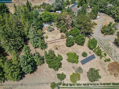View/Area - 834 Carter Acres Ln, Martinez, CA 94553 photo 8 of 10