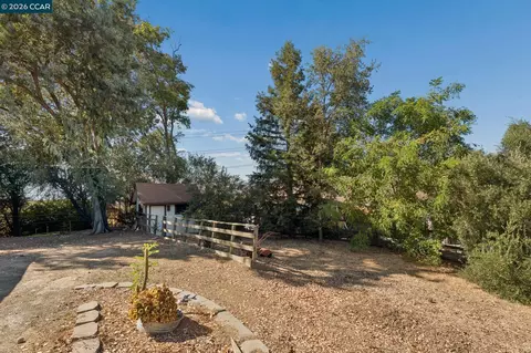 Exterior - 834 Carter Acres Ln, Martinez, CA 94553 photo 7 of 17