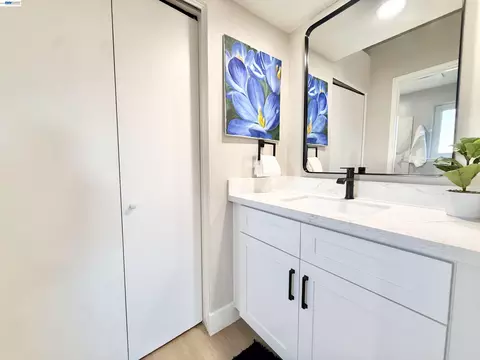 Bath - 136 Hackamore Ln, Fremont, CA 94539 photo 5 of 5